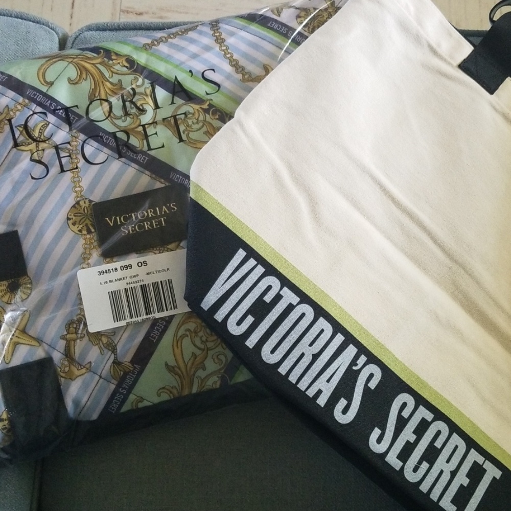 VS Blanket and Insulated Bag